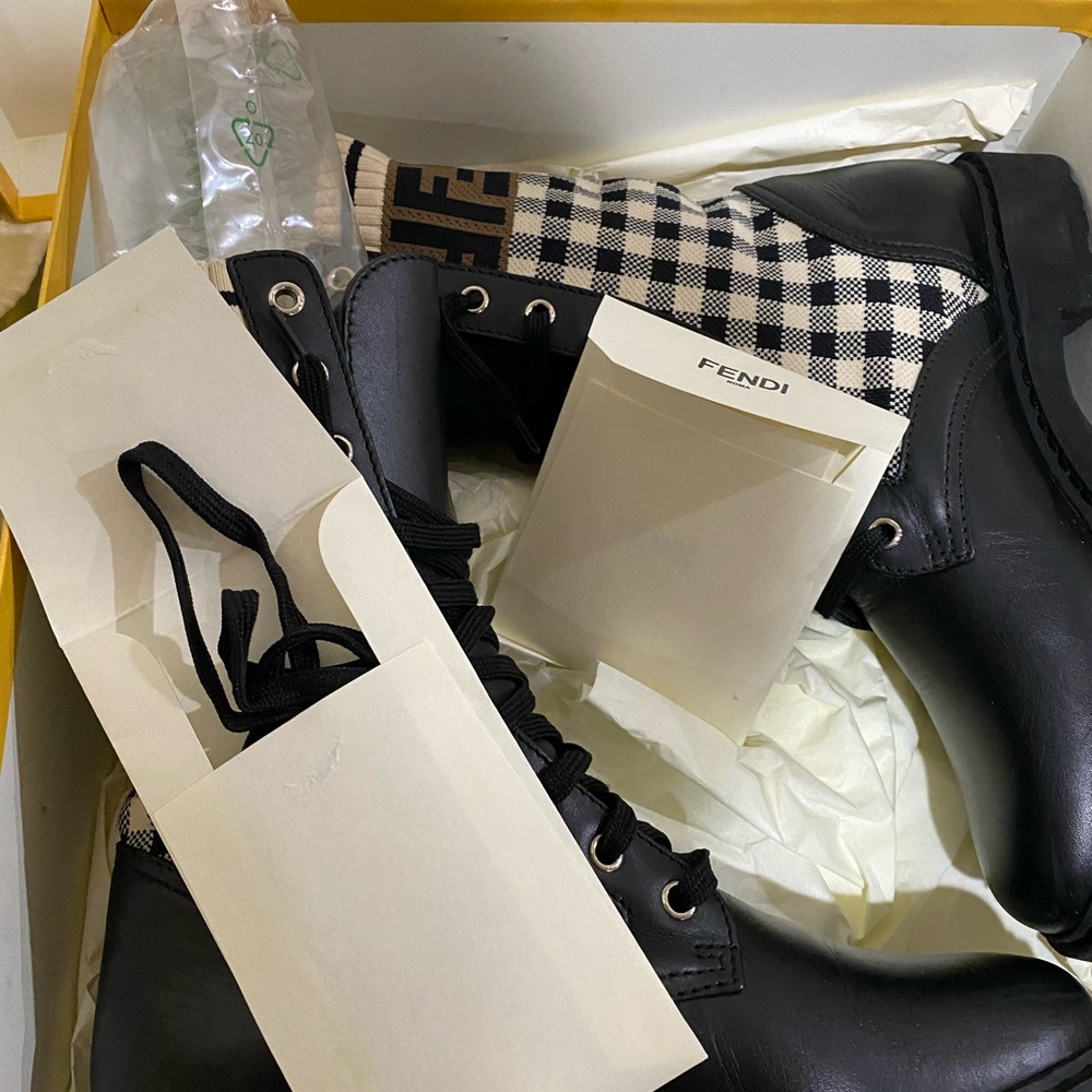 Fendi combat boot - Picture 2 of 9